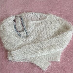 🐻‍❄️🤍DEX Cream Fuzzy Cropped Sweater Size M